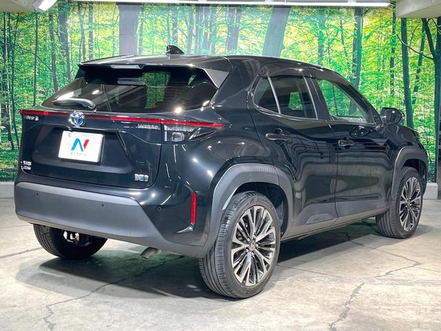 ヤリスクロス ハイブリッドＺ　衝突被害軽減システム　禁煙車　パワーシート　ＬＥＤヘッド　ビルトインＥＴＣ　レーダークルーズ　純正１８インチアルミ　オートハイビーム　オートライト　オートエアコン　フルセグ（17枚目）