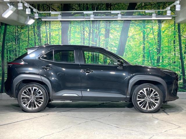 ヤリスクロス ハイブリッドＺ　衝突被害軽減システム　禁煙車　パワーシート　ＬＥＤヘッド　ビルトインＥＴＣ　レーダークルーズ　純正１８インチアルミ　オートハイビーム　オートライト　オートエアコン　フルセグ（25枚目）