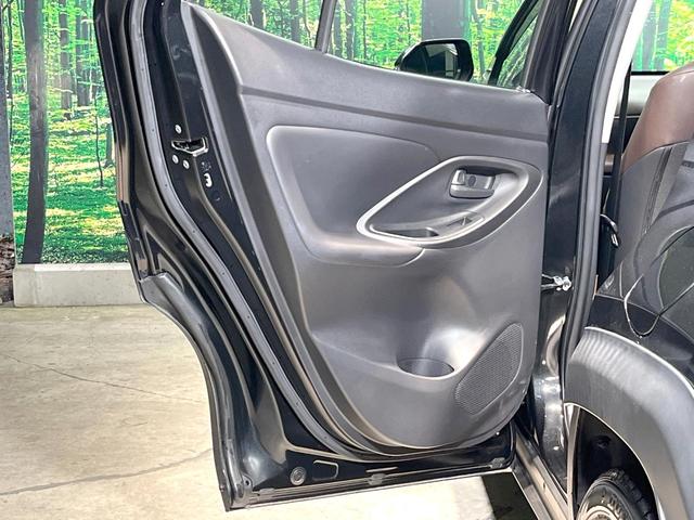 ヤリスクロス ハイブリッドＺ　衝突被害軽減システム　禁煙車　パワーシート　ＬＥＤヘッド　ビルトインＥＴＣ　レーダークルーズ　純正１８インチアルミ　オートハイビーム　オートライト　オートエアコン　フルセグ（55枚目）