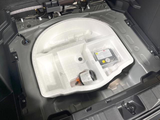 ヤリスクロス ハイブリッドＺ　衝突被害軽減システム　禁煙車　パワーシート　ＬＥＤヘッド　ビルトインＥＴＣ　レーダークルーズ　純正１８インチアルミ　オートハイビーム　オートライト　オートエアコン　フルセグ（57枚目）