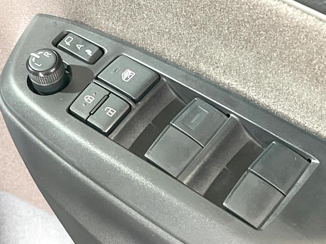 ヤリスクロス ハイブリッドＺ　衝突被害軽減システム　禁煙車　パワーシート　ＬＥＤヘッド　ビルトインＥＴＣ　レーダークルーズ　純正１８インチアルミ　オートハイビーム　オートライト　オートエアコン　フルセグ（58枚目）