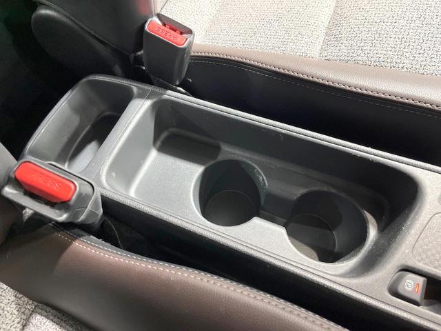 ヤリスクロス ハイブリッドＺ　衝突被害軽減システム　禁煙車　パワーシート　ＬＥＤヘッド　ビルトインＥＴＣ　レーダークルーズ　純正１８インチアルミ　オートハイビーム　オートライト　オートエアコン　フルセグ（59枚目）