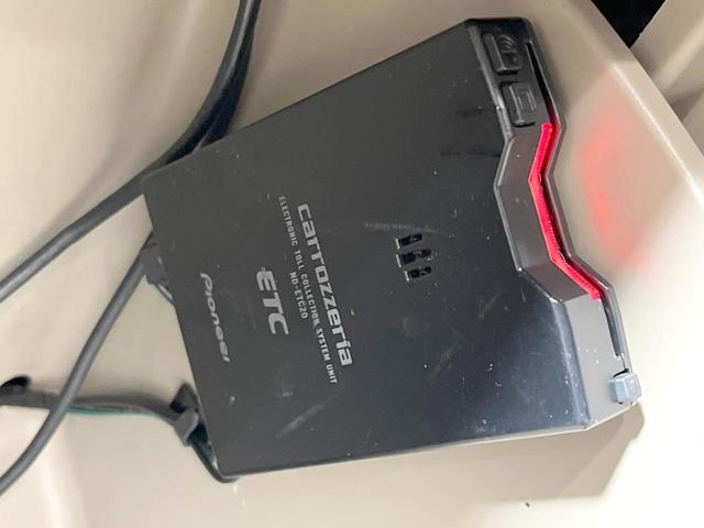 【ＥＴＣ】高速道路の料金所をストレスなく通過！話題のスポットやサービスエリアに多い「スマートＩＣ」利用時は必須のアイテムです。当店でセットアップを実施、ご納車当日からすぐにご利用いただけます！