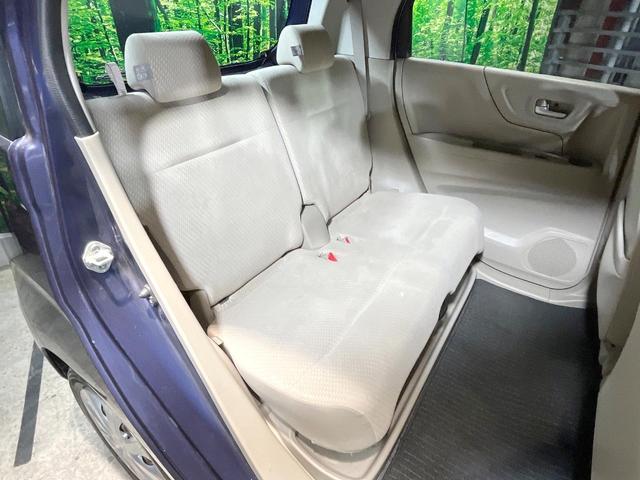 後部座席も気になるようなキズ・汚れやへたり等、大きなダメージはなく、良好な状態です。