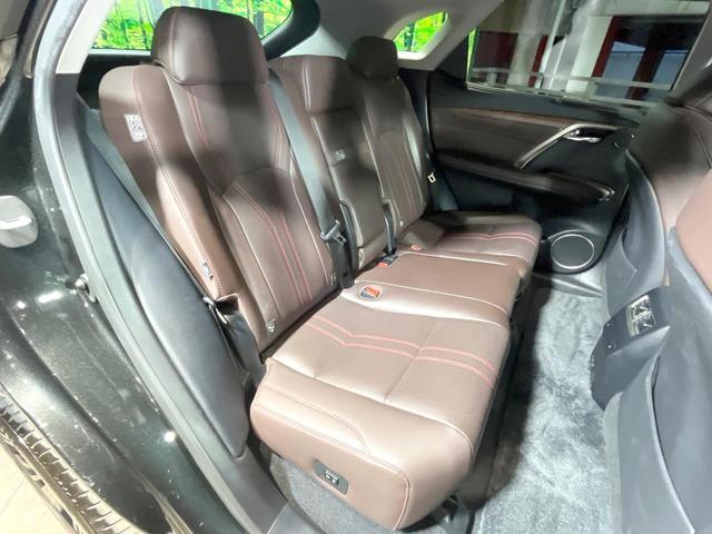 RX RX300 バージョンL 禁煙車 サンルーフ 純正ナビ 全周囲カメラ 衝突被害軽減システム レーダークルーズ レザーシート 全席シートヒーター 前席シートエアコン ドラレコ ETC コーナーセンサー スマートキー LEDヘッド(11枚目)