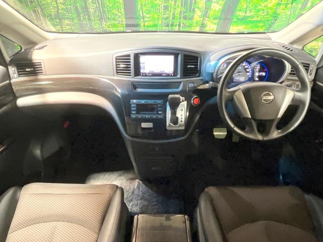 エルグランド ２５０ハイウェイスターアーバンクロム　禁煙車　両側電動スライドドア　ナビ　後席モニター　バックカメラ　ハーフレザーシート　スマートキー　ＨＩＤヘッド　ＥＴＣ　純正１８インチアルミ　オートライト　デュアルエアコン　リアエアコン（2枚目）