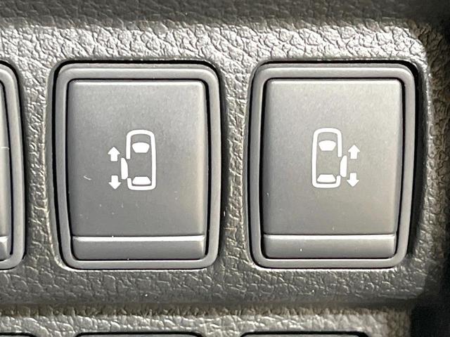 エルグランド ２５０ハイウェイスターアーバンクロム　禁煙車　両側電動スライドドア　ナビ　後席モニター　バックカメラ　ハーフレザーシート　スマートキー　ＨＩＤヘッド　ＥＴＣ　純正１８インチアルミ　オートライト　デュアルエアコン　リアエアコン（4枚目）