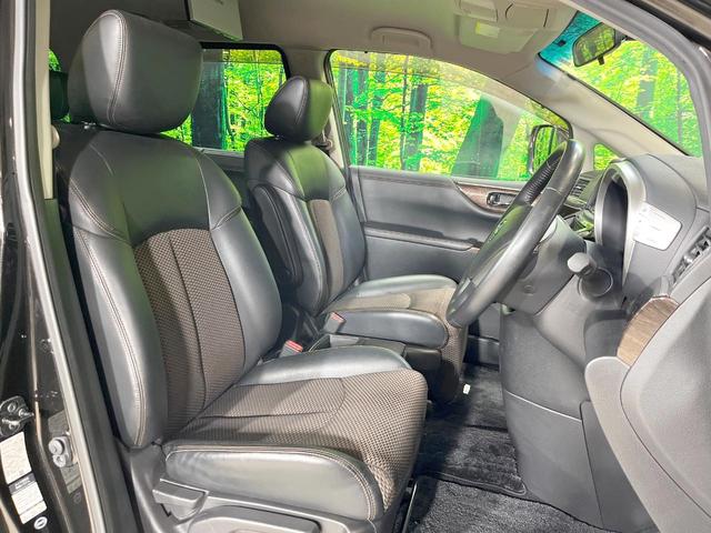 エルグランド ２５０ハイウェイスターアーバンクロム　禁煙車　両側電動スライドドア　ナビ　後席モニター　バックカメラ　ハーフレザーシート　スマートキー　ＨＩＤヘッド　ＥＴＣ　純正１８インチアルミ　オートライト　デュアルエアコン　リアエアコン（9枚目）