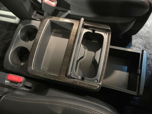 エルグランド ２５０ハイウェイスターアーバンクロム　禁煙車　両側電動スライドドア　ナビ　後席モニター　バックカメラ　ハーフレザーシート　スマートキー　ＨＩＤヘッド　ＥＴＣ　純正１８インチアルミ　オートライト　デュアルエアコン　リアエアコン（57枚目）