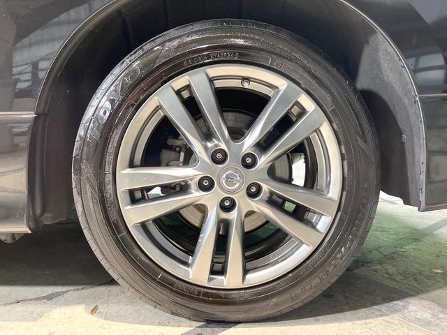 エルグランド ２５０ハイウェイスターアーバンクロム　禁煙車　両側電動スライドドア　ナビ　後席モニター　バックカメラ　ハーフレザーシート　スマートキー　ＨＩＤヘッド　ＥＴＣ　純正１８インチアルミ　オートライト　デュアルエアコン　リアエアコン（62枚目）