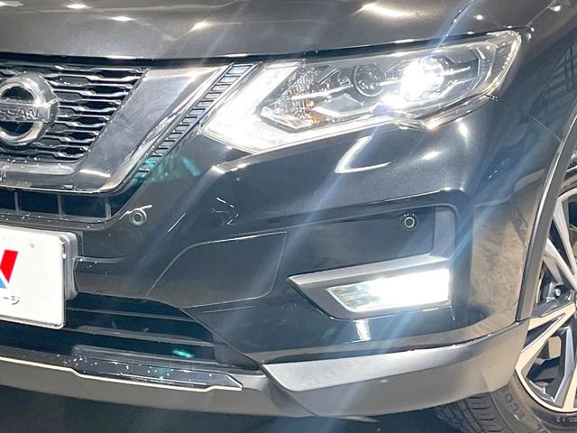 エクストレイル ２０Ｘｉ　全周囲カメラ　衝突被害軽減システム　禁煙車　電動リアゲート　防水シート　コーナーセンサー　スマートキー　ＬＥＤヘッド　ビルトインＥＴＣ　純正１８インチアルミ　車線逸脱警報　オートライト（13枚目）