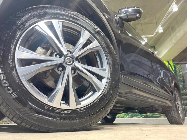 エクストレイル ２０Ｘｉ　全周囲カメラ　衝突被害軽減システム　禁煙車　電動リアゲート　防水シート　コーナーセンサー　スマートキー　ＬＥＤヘッド　ビルトインＥＴＣ　純正１８インチアルミ　車線逸脱警報　オートライト（14枚目）