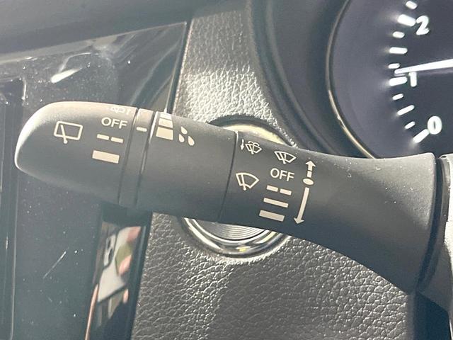 エクストレイル ２０Ｘｉ　全周囲カメラ　衝突被害軽減システム　禁煙車　電動リアゲート　防水シート　コーナーセンサー　スマートキー　ＬＥＤヘッド　ビルトインＥＴＣ　純正１８インチアルミ　車線逸脱警報　オートライト（40枚目）