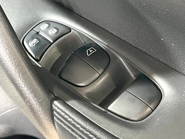 エクストレイル ２０Ｘｉ　全周囲カメラ　衝突被害軽減システム　禁煙車　電動リアゲート　防水シート　コーナーセンサー　スマートキー　ＬＥＤヘッド　ビルトインＥＴＣ　純正１８インチアルミ　車線逸脱警報　オートライト（55枚目）