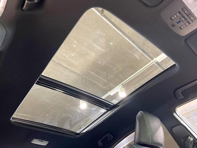 ハリアー プレミアム　アドバンスドパッケージ　サンルーフ　純正ＳＤナビ　全周囲カメラ　衝突被害軽減システム　禁煙車　電動リアゲート　ハーフレザーシート　ドラレコ　コーナーセンサー　スマートキー　ＬＥＤヘッド　ビルトインＥＴＣ　クルコン（4枚目）