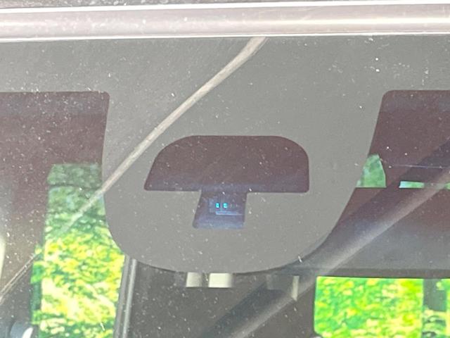 Ｎ－ＢＯＸカスタム Ｇ・Ａパッケージ　電動スライドドア　純正ＳＤナビ　バックカメラ　禁煙車　コーナーセンサー　スマートキー　ＨＩＤヘッドイエローフォグランプ　ＥＴＣ　純正１４インチアルミ　オートエアコン　ＣＤ　ＤＶＤ再生　フルセグ（3枚目）