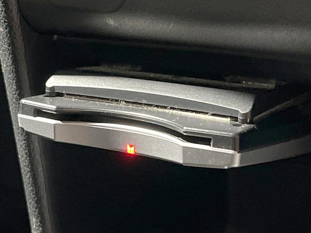 Ｎ－ＢＯＸカスタム Ｇ・Ａパッケージ　電動スライドドア　純正ＳＤナビ　バックカメラ　禁煙車　コーナーセンサー　スマートキー　ＨＩＤヘッドイエローフォグランプ　ＥＴＣ　純正１４インチアルミ　オートエアコン　ＣＤ　ＤＶＤ再生　フルセグ（6枚目）