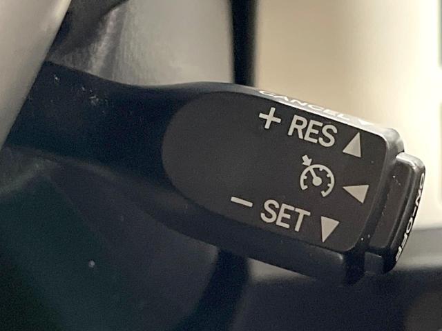 ノア ハイブリッドＳｉ　ダブルバイビー　フロント・バックカメラ　衝突被害軽減システム　レーダークルーズ　禁煙車　ハーフレザーシート　ドラレコ　スマートキー　ＬＥＤヘッド　ビルトインＥＴＣ　車線逸脱警報　オートライト　オートエアコン（7枚目）