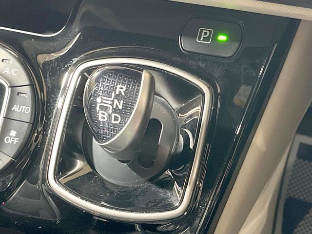 ノア ハイブリッドＳｉ　ダブルバイビー　フロント・バックカメラ　衝突被害軽減システム　レーダークルーズ　禁煙車　ハーフレザーシート　ドラレコ　スマートキー　ＬＥＤヘッド　ビルトインＥＴＣ　車線逸脱警報　オートライト　オートエアコン（39枚目）