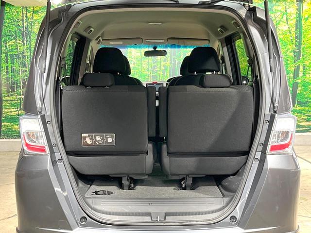 ���i�̂���������ʋ΁A���}���ɏ\���ȉ׎��X�y�[�X���m�ۂ��Ă���܂��B�Z�J���h�V�[�g��|���ƁA�傫�ȉו��̐ύڂ��\�ł���