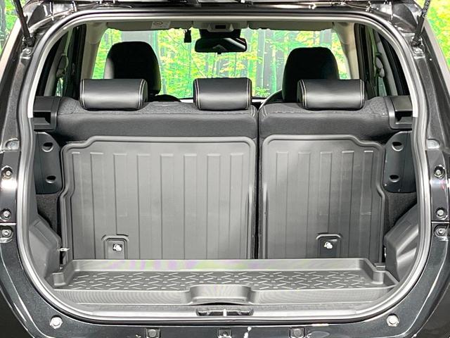 ���i�̂���������ʋ΁A���}���ɏ\���ȉ׎��X�y�[�X���m�ۂ��Ă���܂��B�Z�J���h�V�[�g��|���ƁA�傫�ȉו��̐ύڂ��\�ł���