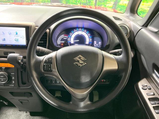 �C���e���A�ɍ��킹���f�U�C���̃X�e�A�����O�́A�^�]�������̂��Ƃ��l���A�^�]���₷���`��A�傫���ł��B�����x�A���ۂɐG���Ă��m���߂��������B