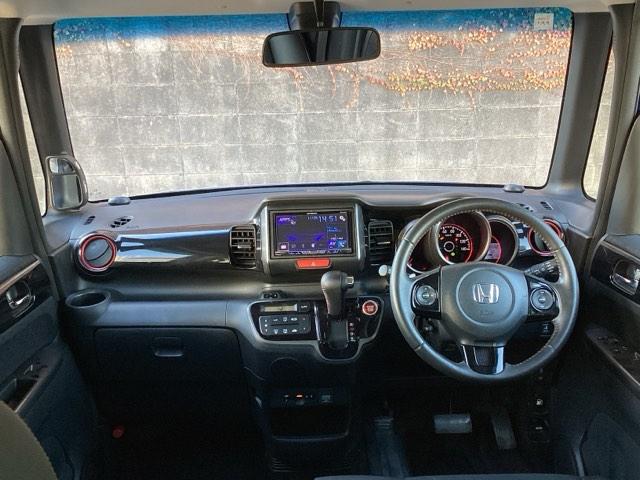 Ｎ－ＢＯＸカスタム ２トーンカラースタイルＧ・ターボＬパッケージ　ナビ装着用スペシャルパッケージ＋ＥＴＣ車載器（ナビ連動）オートエアコン（プラズマクラスター搭載）アレルクリーンシート　キーレスエントリー　パワーステアリング　横滑り防止機能　パワーウィンドウ　ＡＢＳ（2枚目）