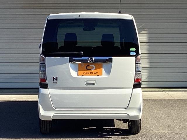 リアワイパーがついているので雨天時の視界確保ができバック時のサポートになります。