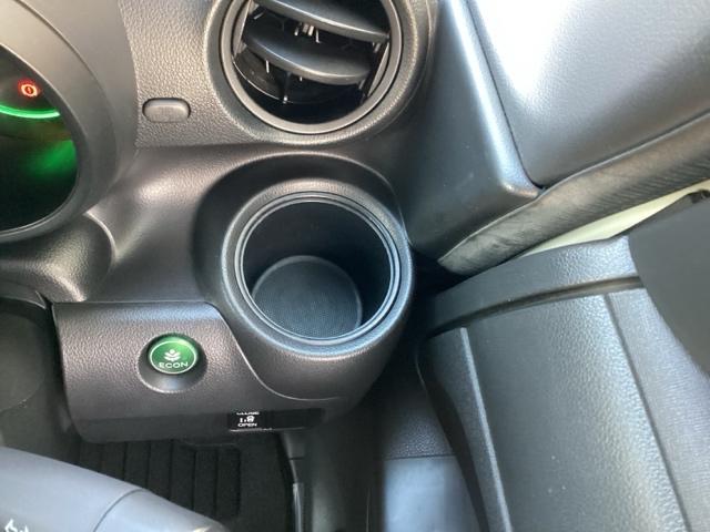 ドリンクボケット装備、小物入れにもなって便利です