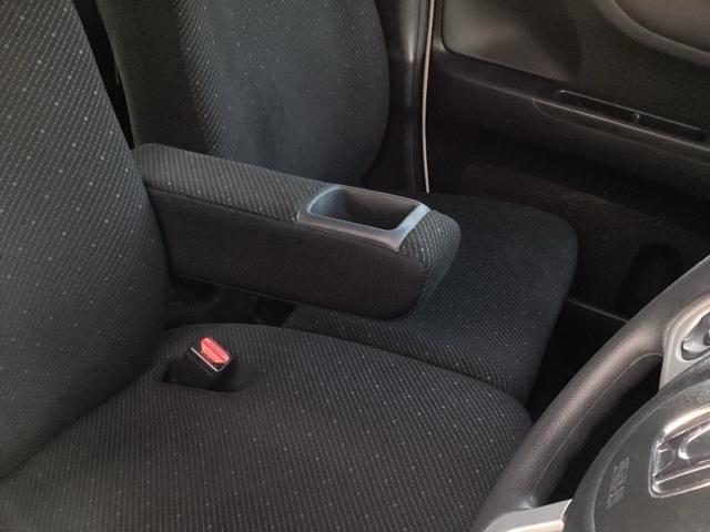 ホルダー付きシートアームレスト