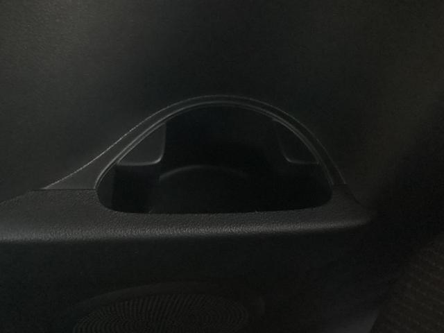 リア席カップホルダー