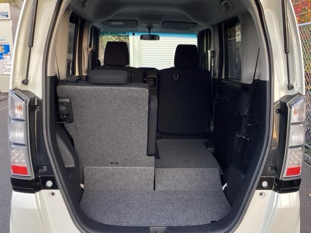 大口なテールゲートです。幅広、低い床面で大きな荷物の出し入れが簡単になります。	コンパクトボディーなのに、荷室はこんなに広々！たくさん荷物が積めますよ。