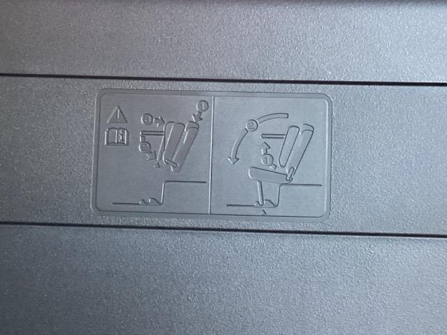 リアシート戻し方の説明です。