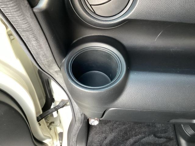 助手席側　カップホルダー