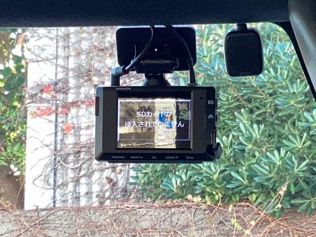 ピクシスメガ GターボSAIII ETC/ナビ/バックモニター エアコン ターボモデル フルセグテレビ Bカメ Aストップ インテリキー DVD 横滑り防止装置 LEDヘッドライト ABS PS エアバッグ ベンチシート ナビ&TV(12枚目)