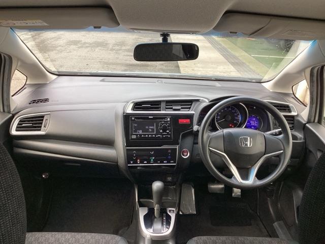 フィット １３Ｇ・Ｆパッケージ　Ｆパッケージ　フルオートエアコンディショナー　イモビ　スマ－トキ－　記録簿有り　ＶＳＡ　助手席エアバッグ　ＵＳＢ接続　エアバック　ＰＳ　キ－フリ－　ＰＷ　ＡＢＳ　アイドリングＳＴＯＰ（2枚目）