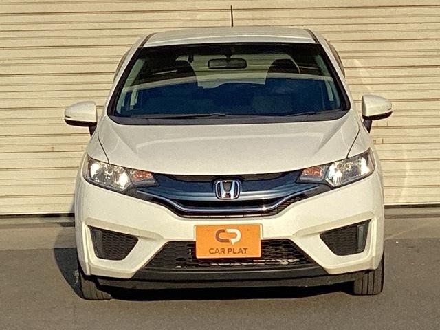 フィット １３Ｇ・Ｆパッケージ　Ｆパッケージ　フルオートエアコンディショナー　イモビ　スマ－トキ－　記録簿有り　ＶＳＡ　助手席エアバッグ　ＵＳＢ接続　エアバック　ＰＳ　キ－フリ－　ＰＷ　ＡＢＳ　アイドリングＳＴＯＰ（4枚目）