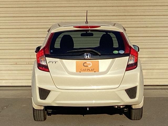 フィット １３Ｇ・Ｆパッケージ　Ｆパッケージ　フルオートエアコンディショナー　イモビ　スマ－トキ－　記録簿有り　ＶＳＡ　助手席エアバッグ　ＵＳＢ接続　エアバック　ＰＳ　キ－フリ－　ＰＷ　ＡＢＳ　アイドリングＳＴＯＰ（7枚目）
