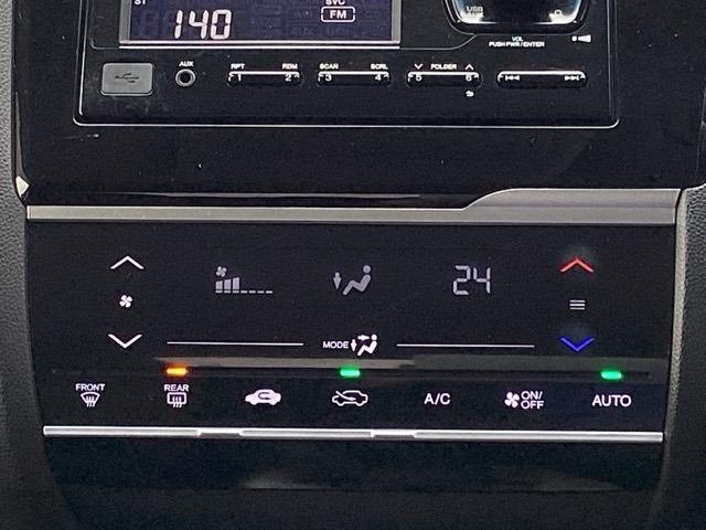 フィット １３Ｇ・Ｆパッケージ　Ｆパッケージ　フルオートエアコンディショナー　イモビ　スマ－トキ－　記録簿有り　ＶＳＡ　助手席エアバッグ　ＵＳＢ接続　エアバック　ＰＳ　キ－フリ－　ＰＷ　ＡＢＳ　アイドリングＳＴＯＰ（11枚目）