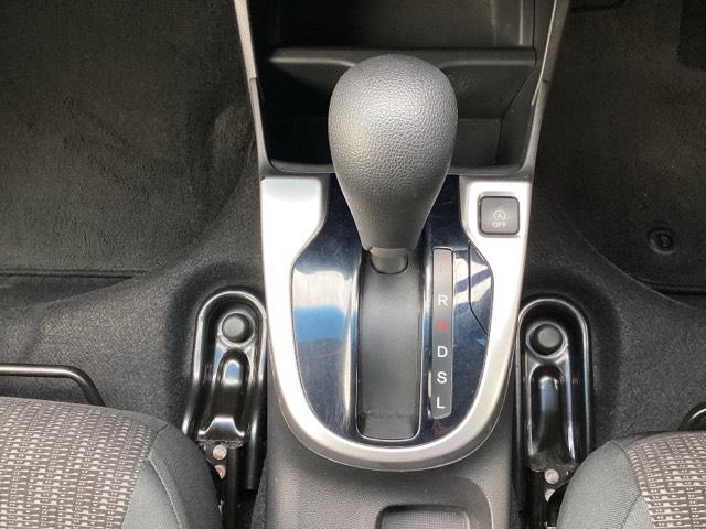 フィット １３Ｇ・Ｆパッケージ　Ｆパッケージ　フルオートエアコンディショナー　イモビ　スマ－トキ－　記録簿有り　ＶＳＡ　助手席エアバッグ　ＵＳＢ接続　エアバック　ＰＳ　キ－フリ－　ＰＷ　ＡＢＳ　アイドリングＳＴＯＰ（13枚目）