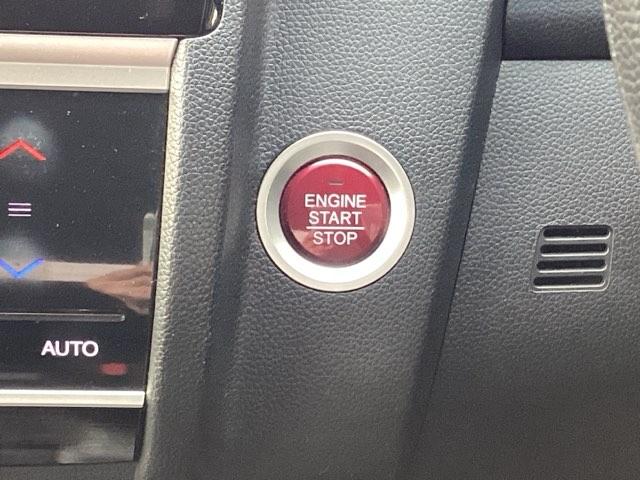 フィット １３Ｇ・Ｆパッケージ　Ｆパッケージ　フルオートエアコンディショナー　イモビ　スマ－トキ－　記録簿有り　ＶＳＡ　助手席エアバッグ　ＵＳＢ接続　エアバック　ＰＳ　キ－フリ－　ＰＷ　ＡＢＳ　アイドリングＳＴＯＰ（14枚目）