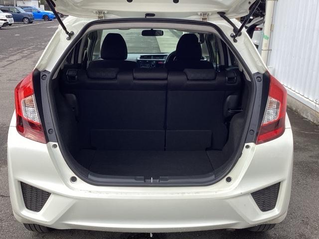 フィット １３Ｇ・Ｆパッケージ　Ｆパッケージ　フルオートエアコンディショナー　イモビ　スマ－トキ－　記録簿有り　ＶＳＡ　助手席エアバッグ　ＵＳＢ接続　エアバック　ＰＳ　キ－フリ－　ＰＷ　ＡＢＳ　アイドリングＳＴＯＰ（19枚目）