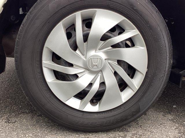 フィット １３Ｇ・Ｆパッケージ　Ｆパッケージ　フルオートエアコンディショナー　イモビ　スマ－トキ－　記録簿有り　ＶＳＡ　助手席エアバッグ　ＵＳＢ接続　エアバック　ＰＳ　キ－フリ－　ＰＷ　ＡＢＳ　アイドリングＳＴＯＰ（21枚目）