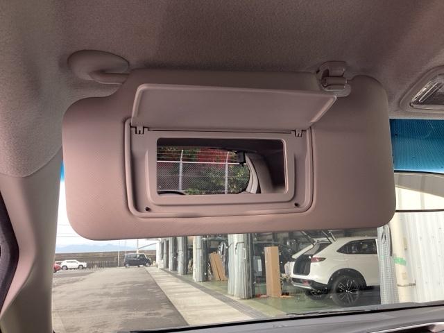 フィット １３Ｇ・Ｆパッケージ　Ｆパッケージ　フルオートエアコンディショナー　イモビ　スマ－トキ－　記録簿有り　ＶＳＡ　助手席エアバッグ　ＵＳＢ接続　エアバック　ＰＳ　キ－フリ－　ＰＷ　ＡＢＳ　アイドリングＳＴＯＰ（22枚目）