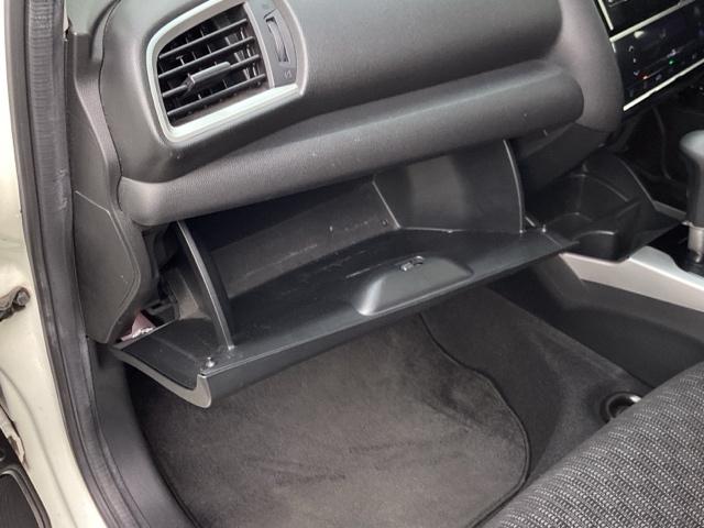 フィット １３Ｇ・Ｆパッケージ　Ｆパッケージ　フルオートエアコンディショナー　イモビ　スマ－トキ－　記録簿有り　ＶＳＡ　助手席エアバッグ　ＵＳＢ接続　エアバック　ＰＳ　キ－フリ－　ＰＷ　ＡＢＳ　アイドリングＳＴＯＰ（23枚目）