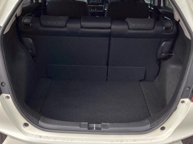 フィット １３Ｇ・Ｆパッケージ　Ｆパッケージ　フルオートエアコンディショナー　イモビ　スマ－トキ－　記録簿有り　ＶＳＡ　助手席エアバッグ　ＵＳＢ接続　エアバック　ＰＳ　キ－フリ－　ＰＷ　ＡＢＳ　アイドリングＳＴＯＰ（32枚目）