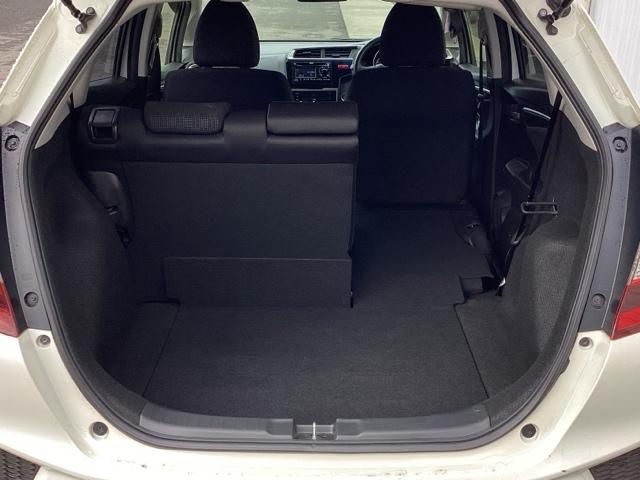 フィット １３Ｇ・Ｆパッケージ　Ｆパッケージ　フルオートエアコンディショナー　イモビ　スマ－トキ－　記録簿有り　ＶＳＡ　助手席エアバッグ　ＵＳＢ接続　エアバック　ＰＳ　キ－フリ－　ＰＷ　ＡＢＳ　アイドリングＳＴＯＰ（33枚目）