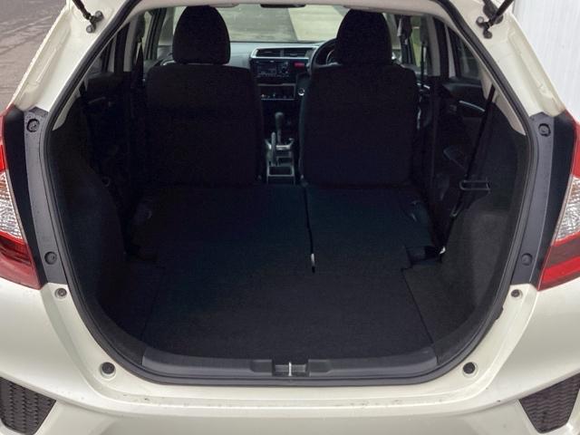 フィット １３Ｇ・Ｆパッケージ　Ｆパッケージ　フルオートエアコンディショナー　イモビ　スマ－トキ－　記録簿有り　ＶＳＡ　助手席エアバッグ　ＵＳＢ接続　エアバック　ＰＳ　キ－フリ－　ＰＷ　ＡＢＳ　アイドリングＳＴＯＰ（34枚目）