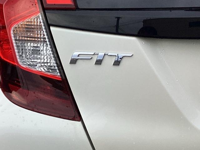 フィット １３Ｇ・Ｆパッケージ　Ｆパッケージ　フルオートエアコンディショナー　イモビ　スマ－トキ－　記録簿有り　ＶＳＡ　助手席エアバッグ　ＵＳＢ接続　エアバック　ＰＳ　キ－フリ－　ＰＷ　ＡＢＳ　アイドリングＳＴＯＰ（35枚目）