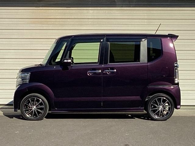 N-BOXカスタム GSSブラックスタイルパッケージ ETC/純正ナビ/バックモニター リアカメラ ワンセグ ETC付き ナビTV AAC パワステ パワーウィンドウ キーフリー 横滑り防止 エコアイドル スマートキー エアバッグ ABS ベンチシート(8枚目)